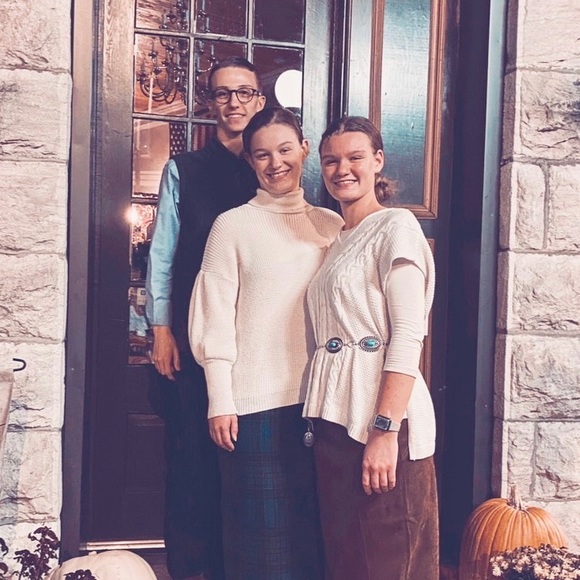 Meet your Posher, Sasha - Picture 2 of 16